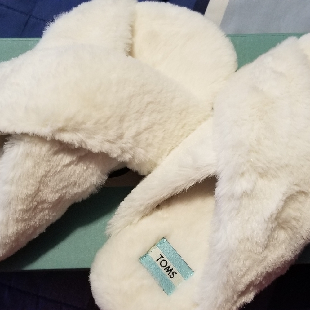 Toms Susie  faux fur slippers size 9 for Christmas